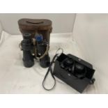 TWO PAIRS OF BINOCULARS TO INCLUDE A PAIR OF BRITISH ROSS BINO PRISM NO 5 MARK 5 X7 SERIAL NO