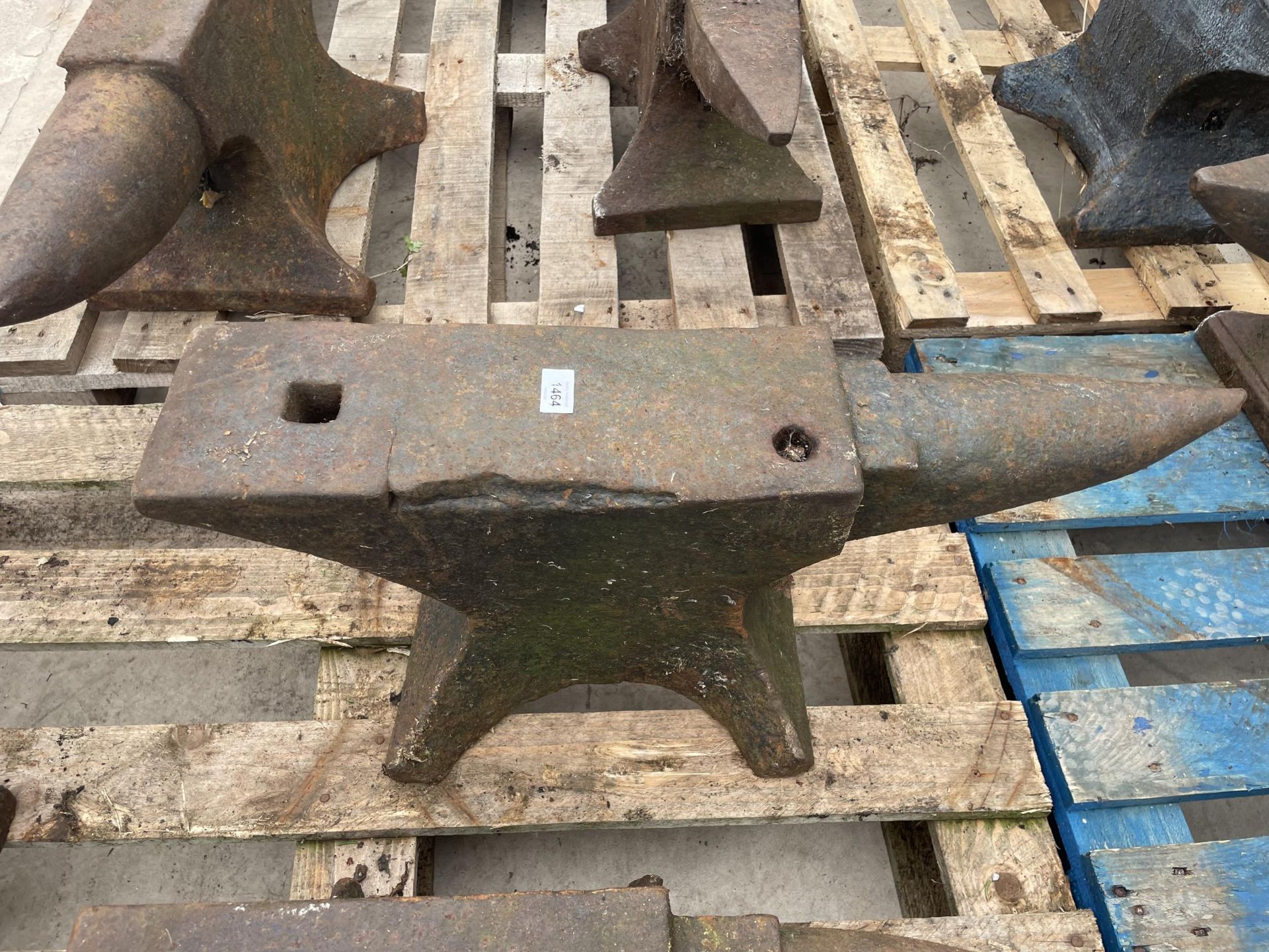 A VINTAGE BLACKSMITHS ANVIL LENGTH 72CM