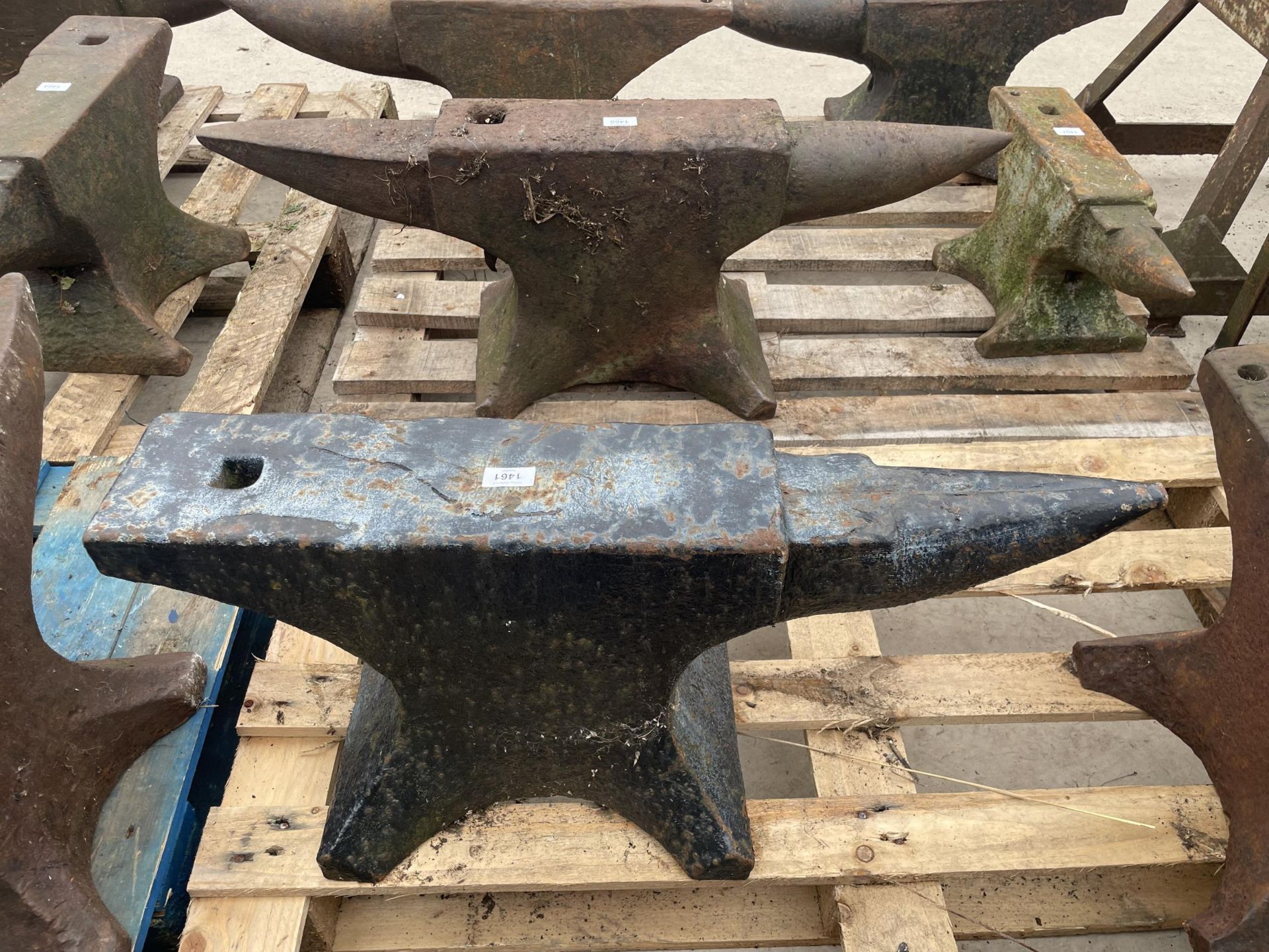 A VINTAGE BLACKSMITHS ANVIL LENGTH 79CM - Image 3 of 3