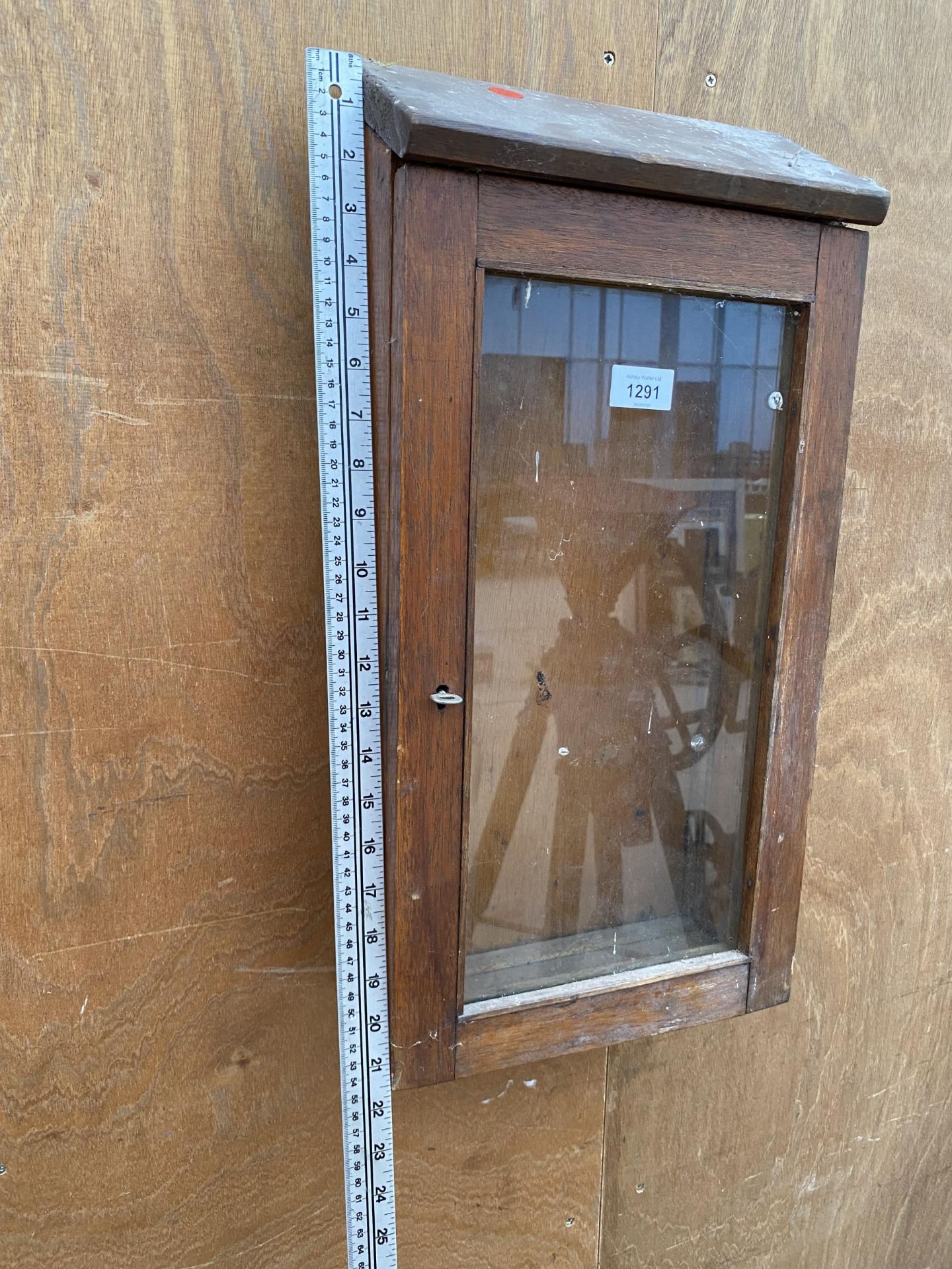 A VINTAGE WOODEN AND GLAZED WALL DISPLAY CABINET - Image 2 of 3