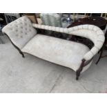 A VICTORIAN MAHOGANY CHAISE LONGUE