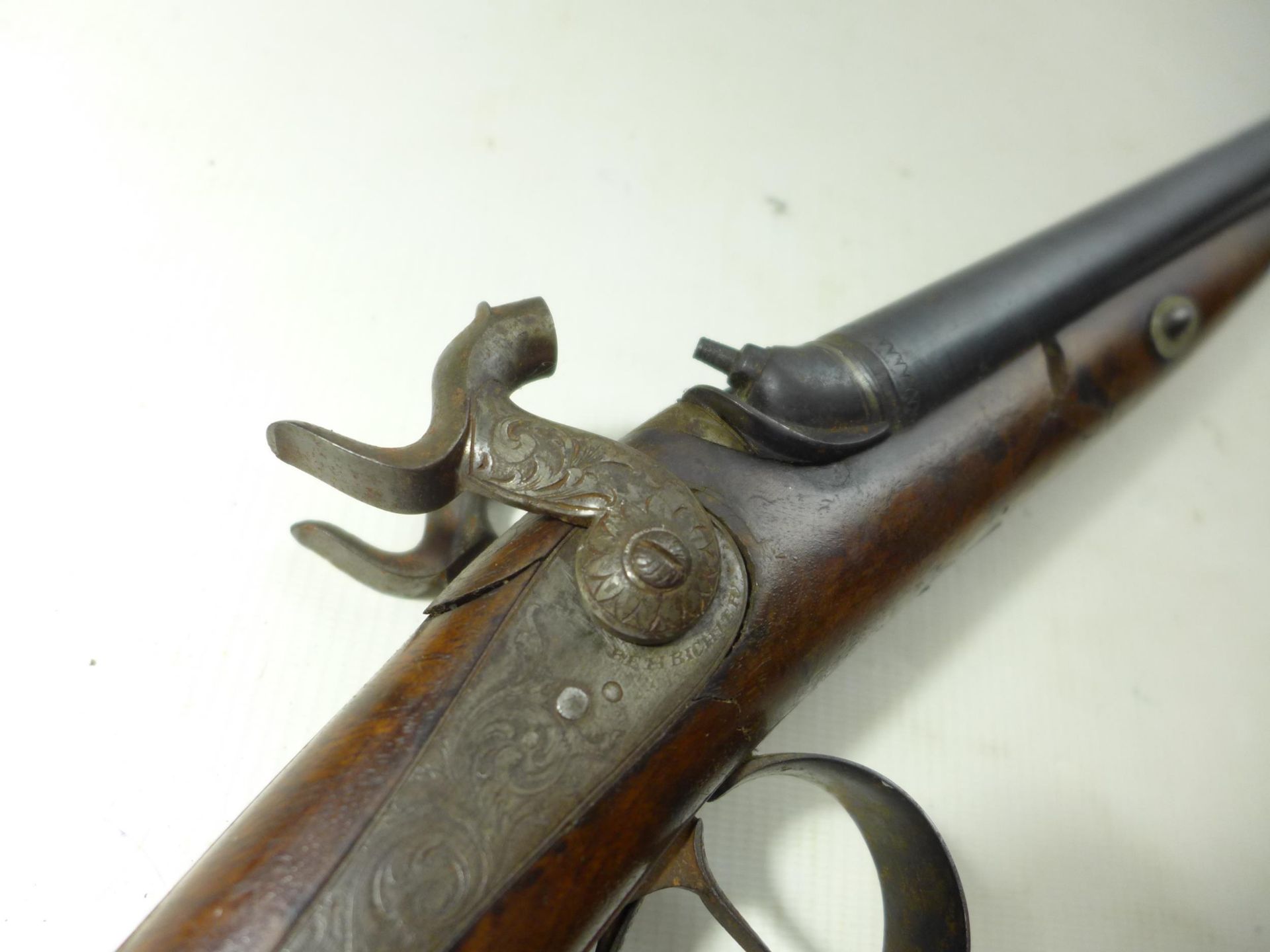 A GOOD QUALITY 14MM PERCUSSION CAP SIDE BY SIDE SHOTGUN, BLUED 70CM DAMASCUS BARRELS, THE RIB WITH - Image 14 of 14