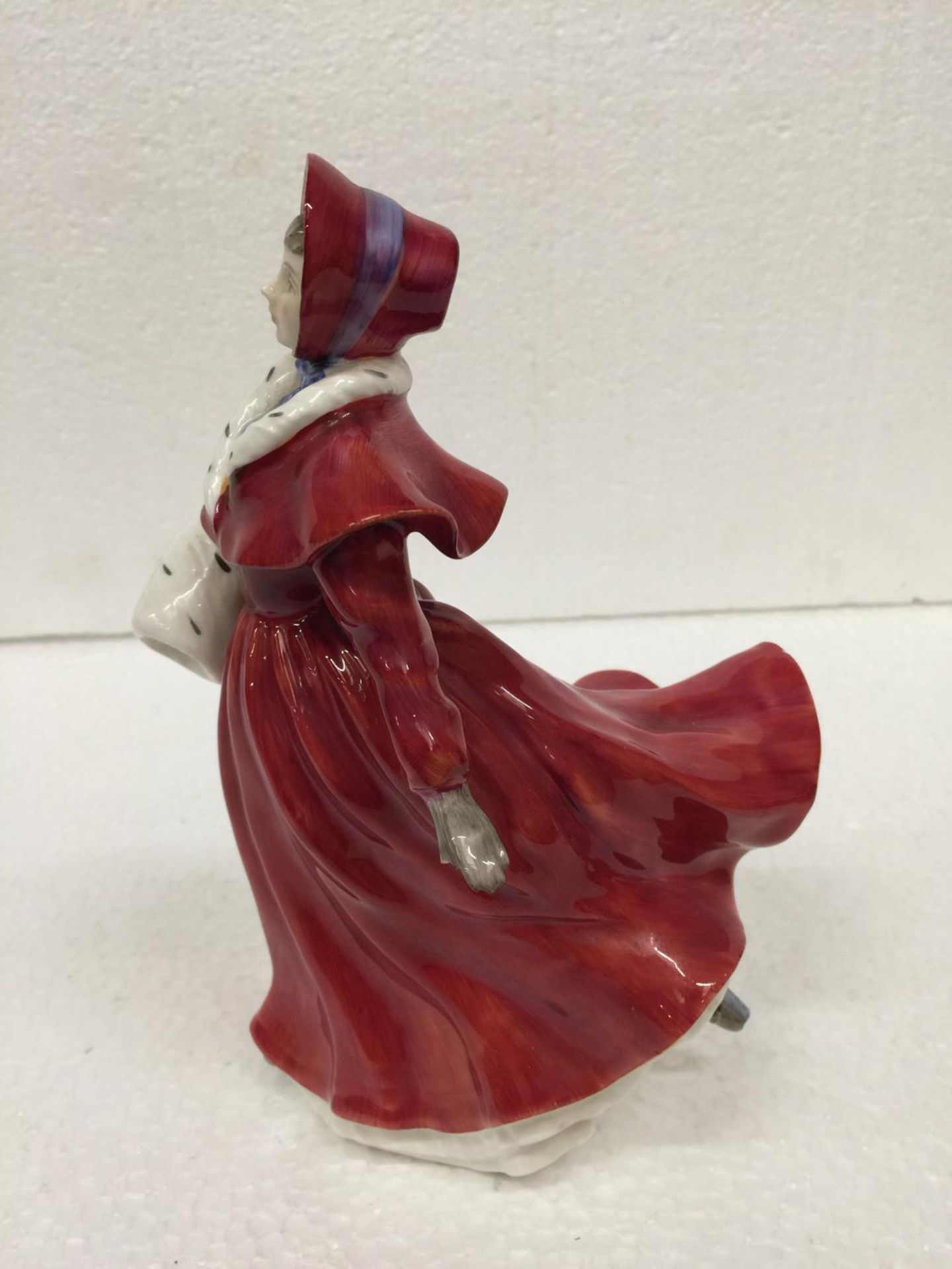 A ROYAL DOULTON FIGURE 'THE SKATER' HN 3439 - Image 4 of 5