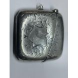 A HALLMARKED BIRMINGHAM 1911 SILVER VESTA CASE BY C.S.C & CO, WEIGHT 36.8G