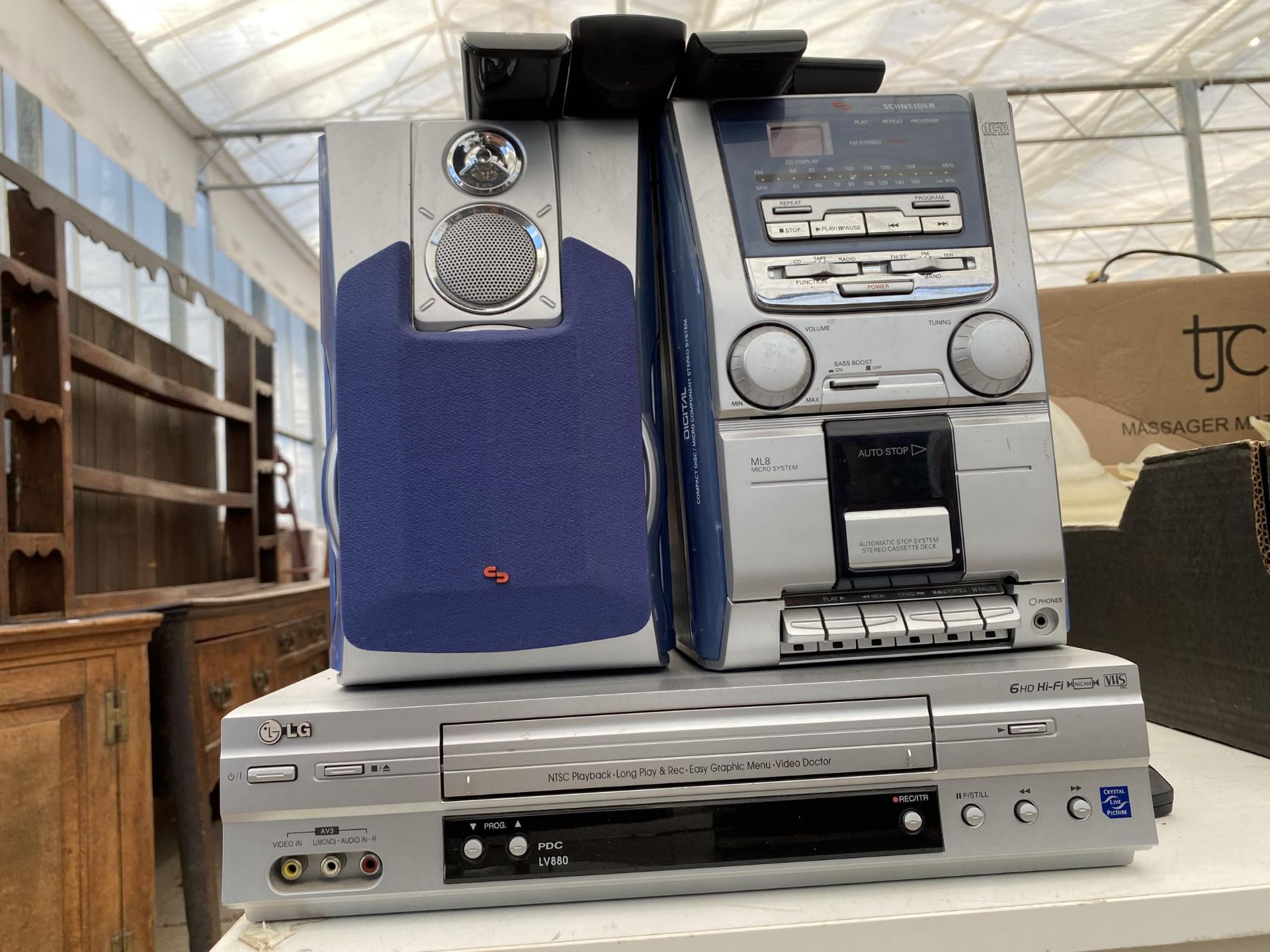 AN OLIVETTI TYPEWRITER, AN LG VHS PLAYER AND A SCHNEIDER STEREO SYSTEM - Image 3 of 5
