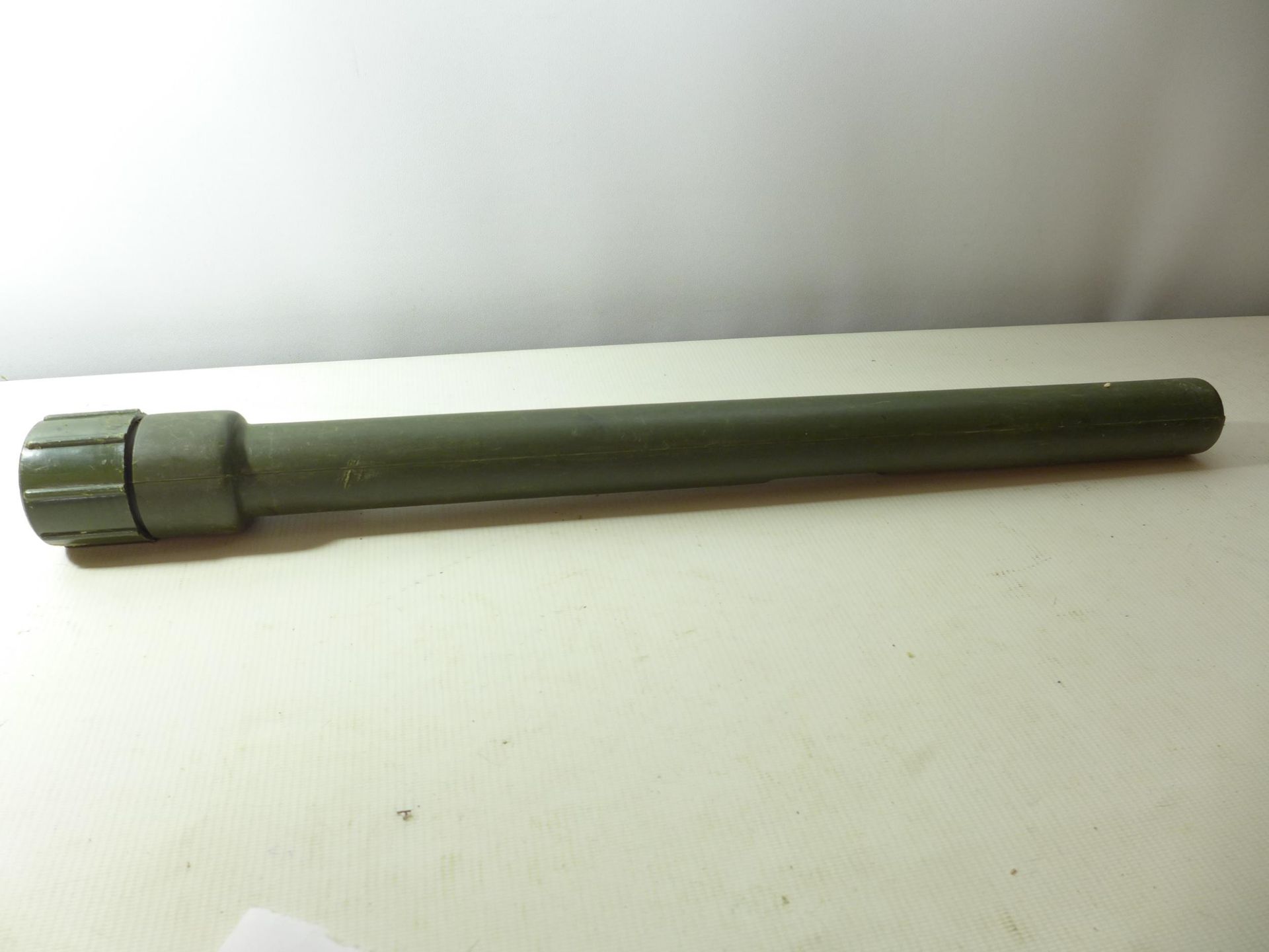 A MILITARY GOOD QUALITY GUN BARREL EXAMINATION PERISCOPE IN CASE WITH SPARE HEAD, LENGTH 55CM - Image 5 of 5