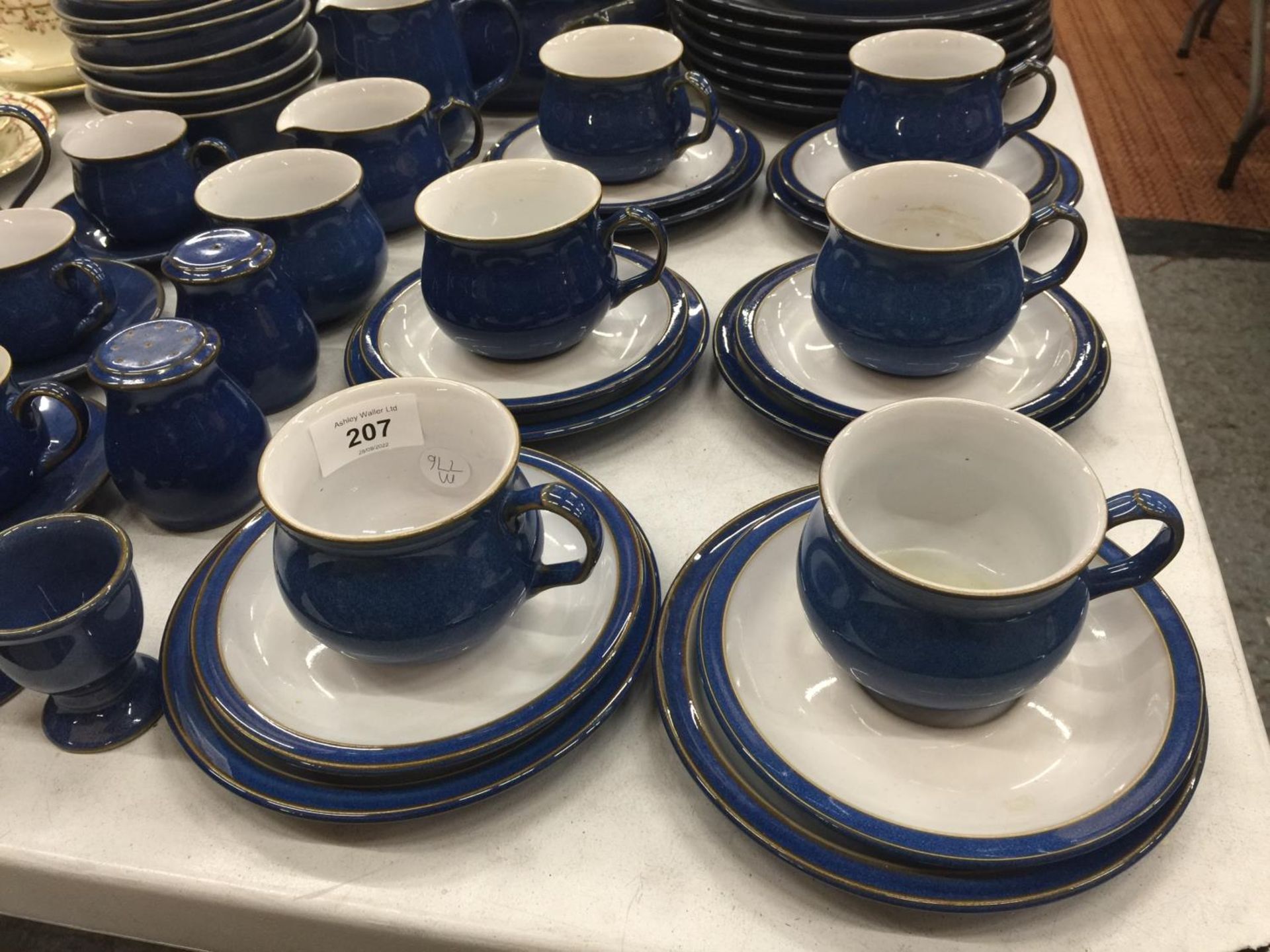 A DENBY DINNER SERVICE IN BLUE TO INCLUDE PLATES, BOWLS, TEAPOTS, SERVING TUREEN, MILK JUGS, SUGAR - Image 2 of 9