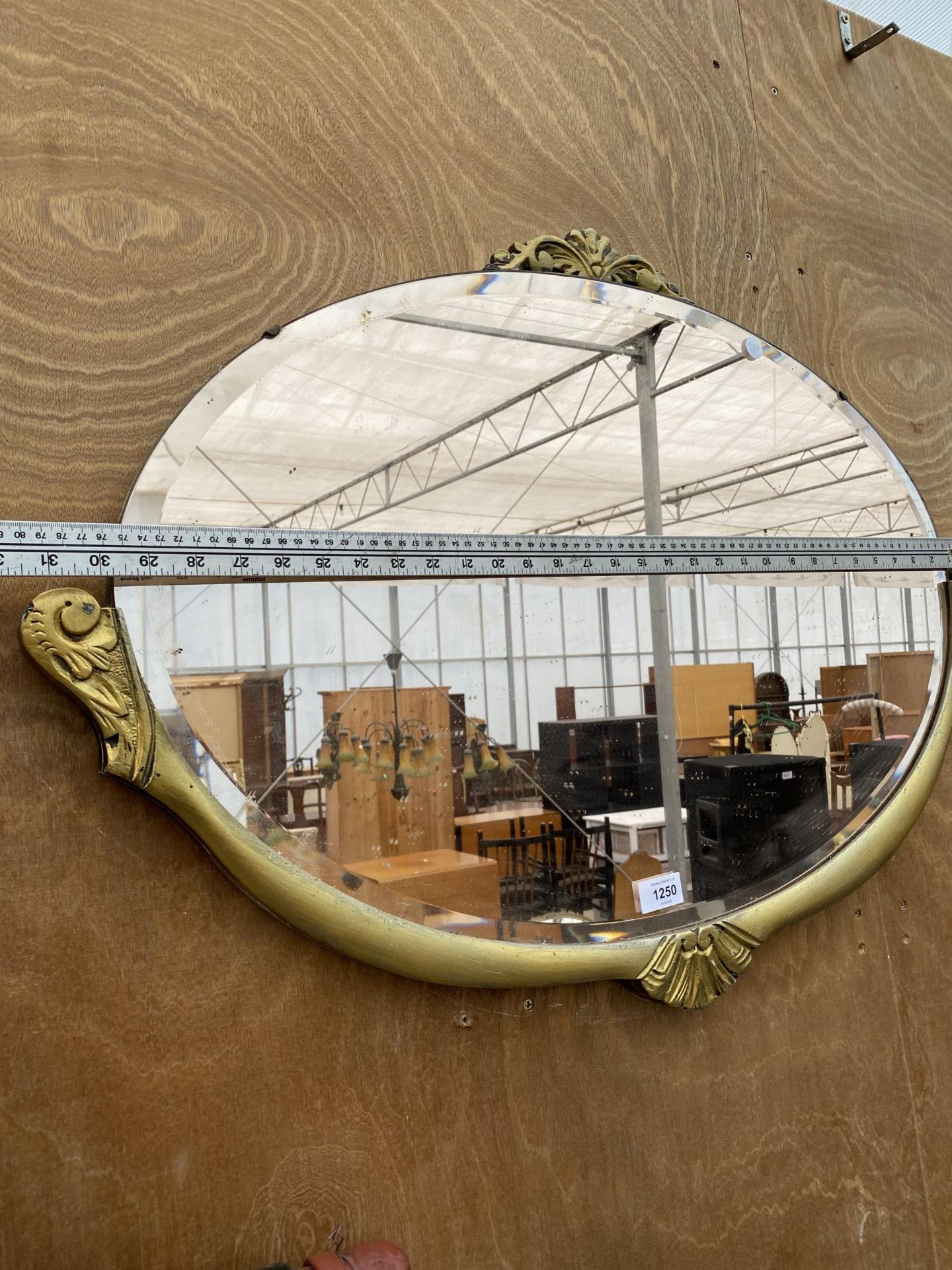 A DECORATIVE WOODEN FRAMED BEVELED EDGE WALL MIRROR - Image 4 of 4