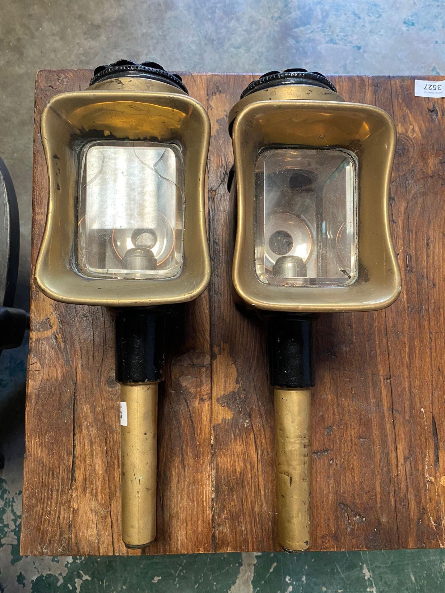 PAIR OF EARLY CARRIAGE LAMPS BY "ROGERS AND SONS" OF OSWESTRY - Image 2 of 4