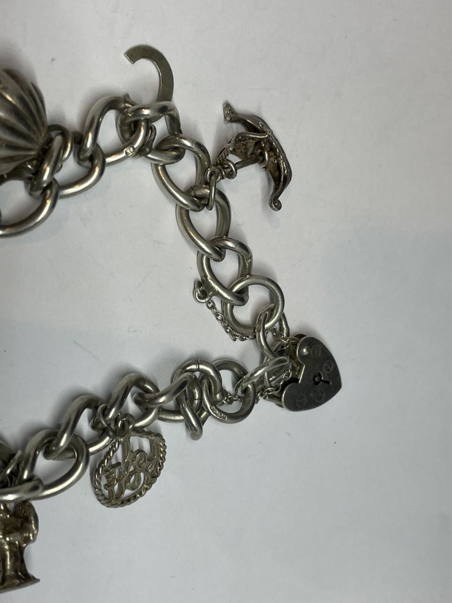 A SILVER CHARM BRACELET WITH EIGHT CHARMS - Image 3 of 4