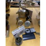 A QUANTITY OF CLOCKS TO INCLUDE KITCHEN TIMERS, MANTLE CLOCKS, ALARM CLOCKS, PLUS A ROBERTS RADIO,