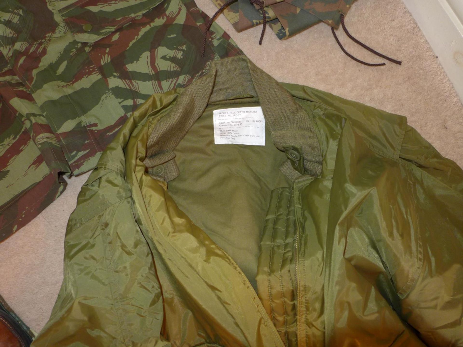 A LARGE COLLECTION OF MILITARY/SHOOTING/FISHING CLOTHING TO INCLUDE A MILITARY HELICOPTER JACKET, - Image 2 of 6