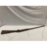 A SINGLE BARREL PERCUSSION CAP TWELVE BORE SHOT GUN LACKING RAM ROD