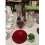 A QUANTITY OF GLASSWARE TO INCLUDE VASES, A WATER JUG AND BEAKER, PAPERWEIGHT, ETC