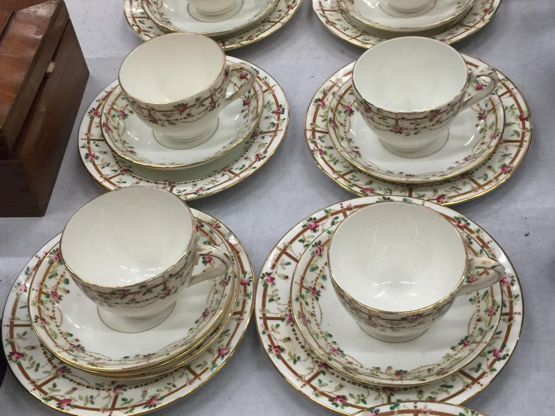 A QUANTITY OF QUEEN'S CHINA CUPS, SAUCERS AND SIDE PLATES - Image 4 of 6