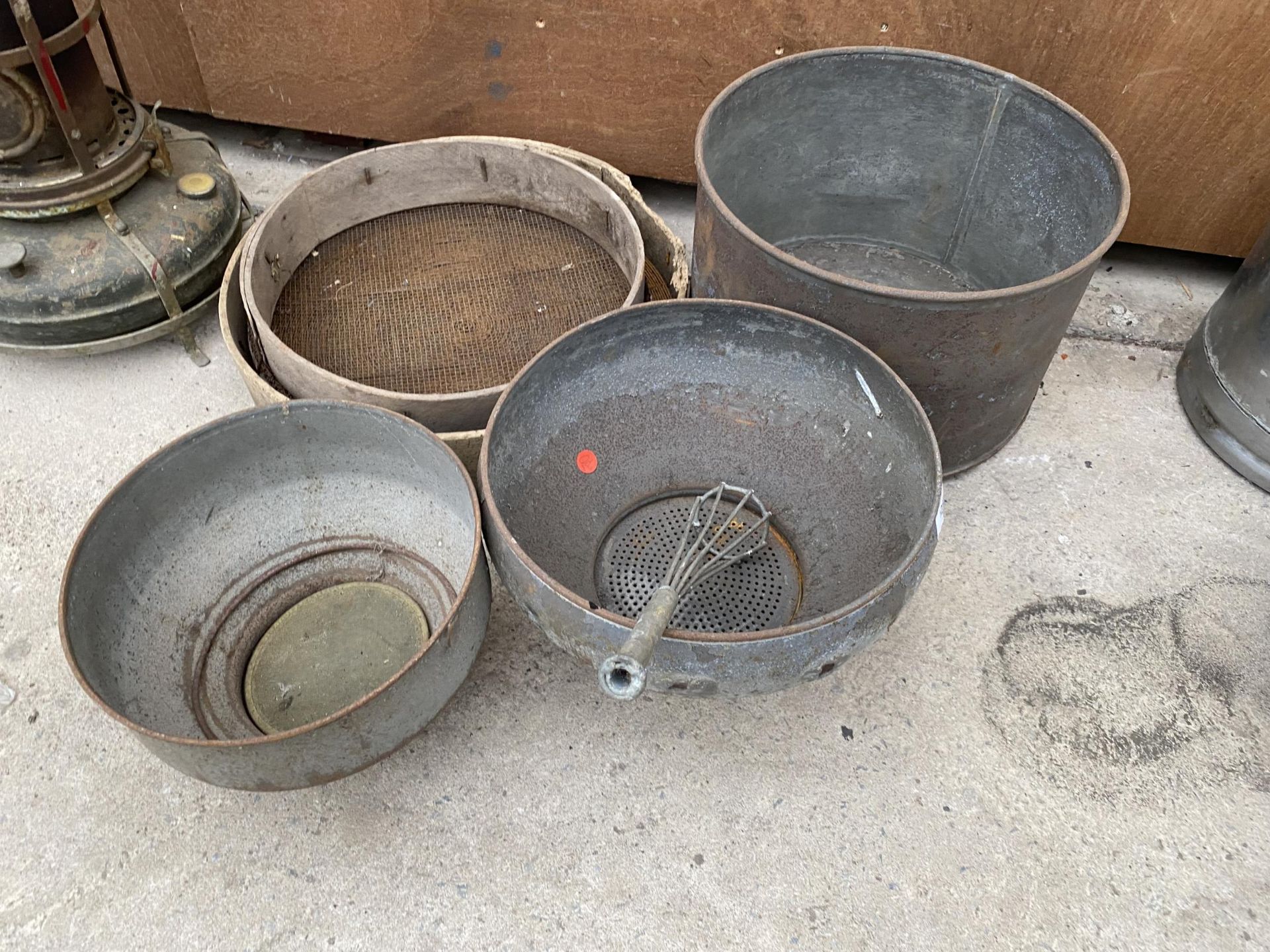 AN ASSORTMENT OF VINTAGE ITEMS TO INCLUDE MILK CHURN SIEVES, SILT PANS AND A WATER PAN ETC