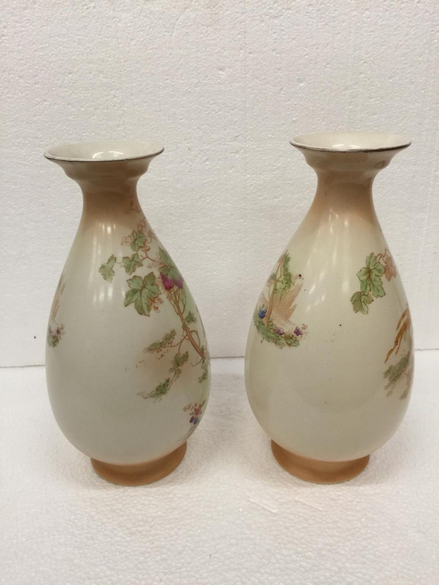 A PAIR OF VINTAGE CROWN DUCAL BLUSHWARE VASES WITH PHEASANT DESIGN - Image 2 of 5