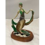 A LEONARDO COLLECTION 'THE CHARLESTON' FIGURINE HEIGHT 28CM