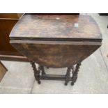 AN EARLY 20TH CENTURY OAK GATELEG TABLE ON BARLEYTWIST LEGS, 31X20.5" OPENED