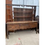 A GEORGE III OAK DRESSER ENCLOSING TWO FULL AND TWO SHORT DRAWERS WITH SHAPED FRIEZE AND PLATE