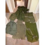 A LARGE COLLECTION OF MILITARY/SHOOTING/FISHING CLOTHING TO INCLUDE WATERPROOF JACKET, TROUSERS,