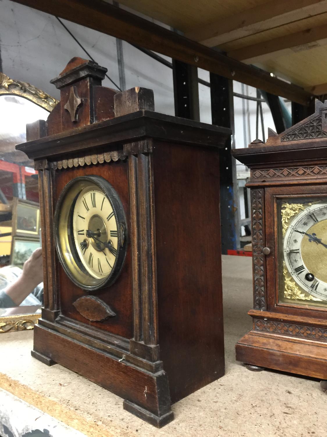 TWO VINTAGE MAHOGANY CASED MANTLE CLOCKS, BOTH WITH KEYS AND PENDULUMS - Image 3 of 5