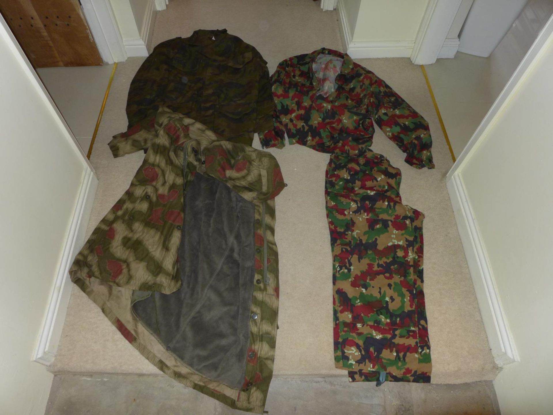 A LARGE COLLECTION OF MILITARY/SHOOTING/FISHING CLOTHING TO INCLUDE A MILITARY HELICOPTER JACKET, - Image 5 of 6