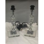 A PAIR OF CRYSTAL GLASS TABLE LAMPS HEIGHT 42CM