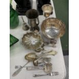 A QUANTITY OF SILVER PLATED ITEMS TO INCLUDE A FLUTED BOWL, 'SCALLOP' DISH, GOBLETS, DECORATIVE