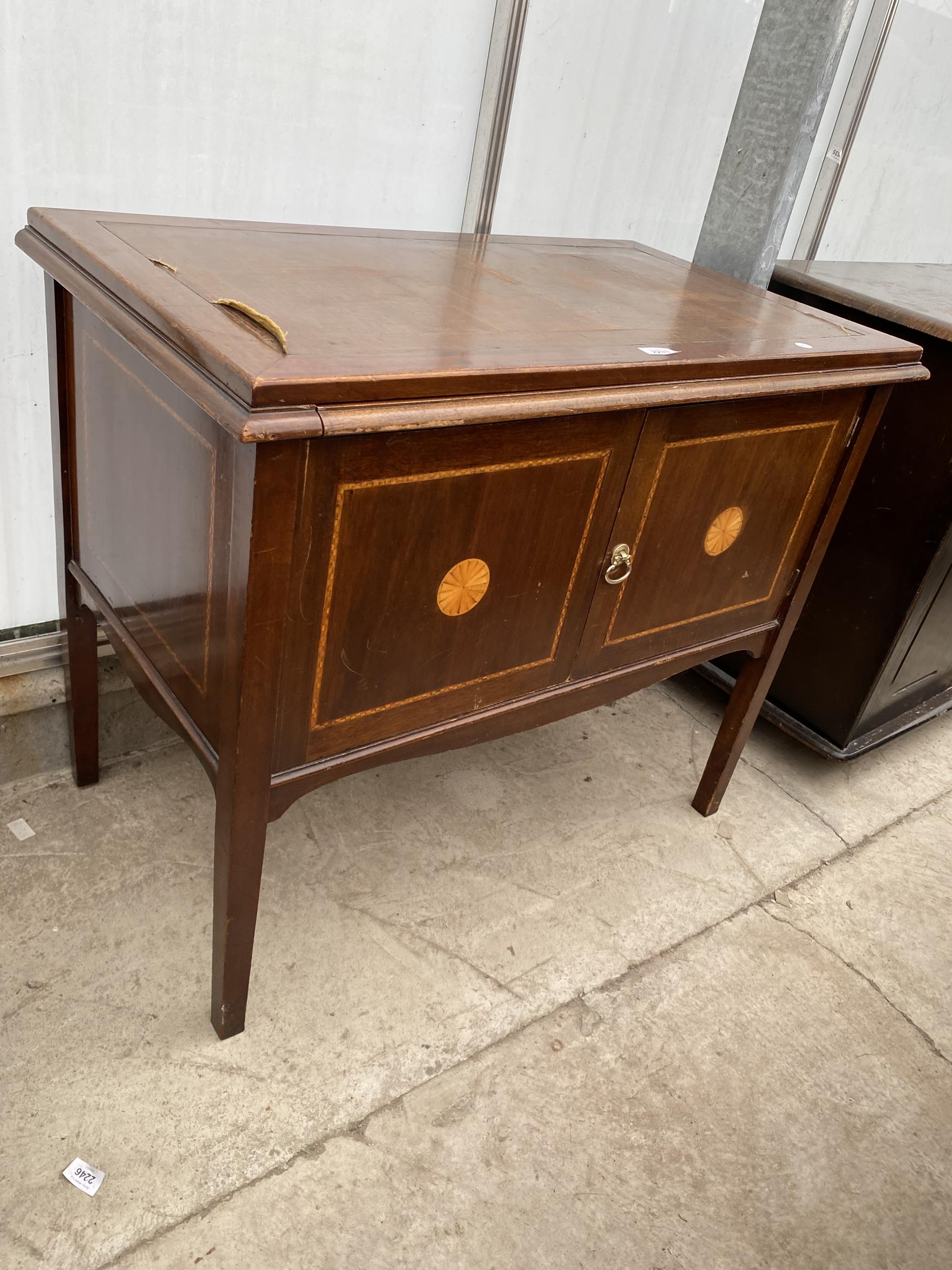 AN EDWARDIAN MAHOGANY SIDE CABINET WITH TWO INLAID DOORS 36" WIDE - Image 2 of 6