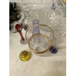 A QUANTITY OF GLASSWARE TO INCLUDE TRAYS, BOWLS, VASES, DECANTER AND NECK LABEL, ETC