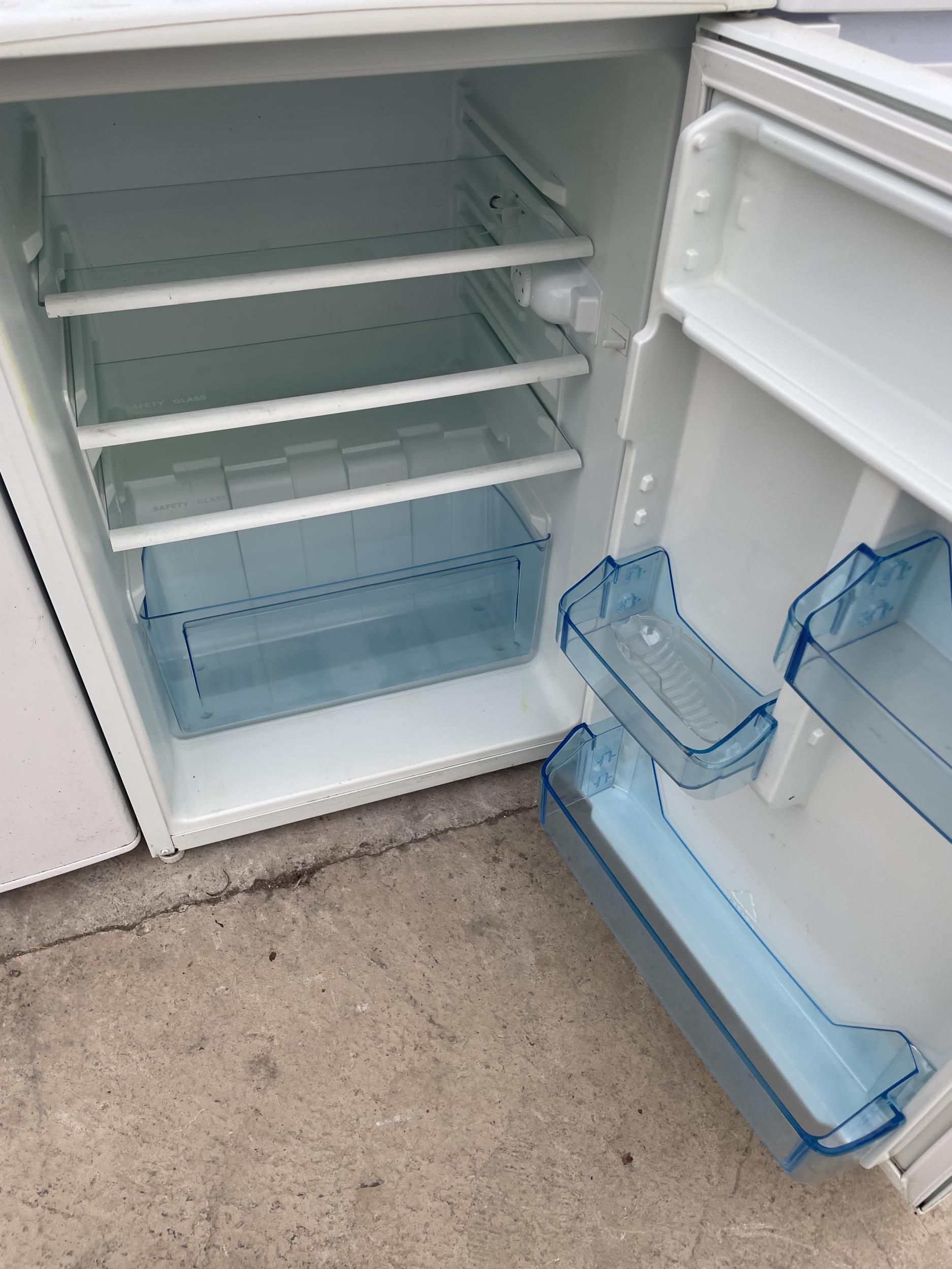 A WHITE LEC UNDERCOUNTER FRIDGE - Bild 2 aus 2