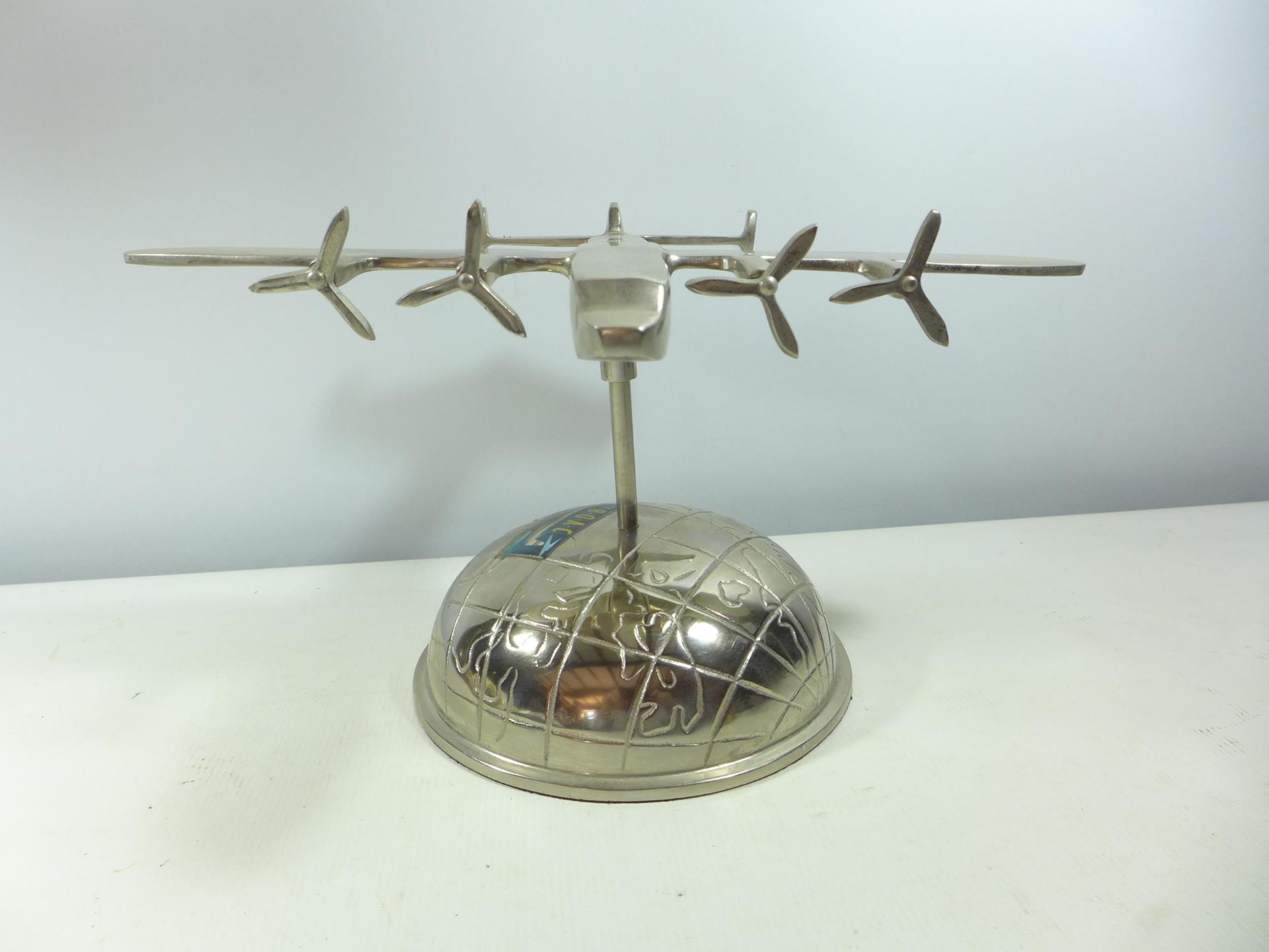 A CHROME PLATED BOAC PLANE ON STAND, HEIGHT 22CM - Image 3 of 7