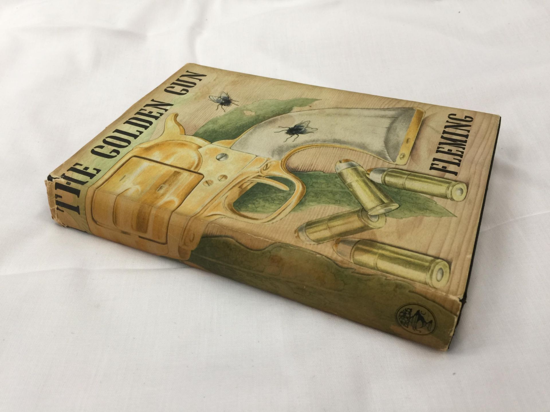 A FIRST EDITION JAMES BOND NOVEL - THE MAN WITH THE GOLDEN GUN BY IAN FLEMING, HARDBACK WITH DUST - Image 2 of 11