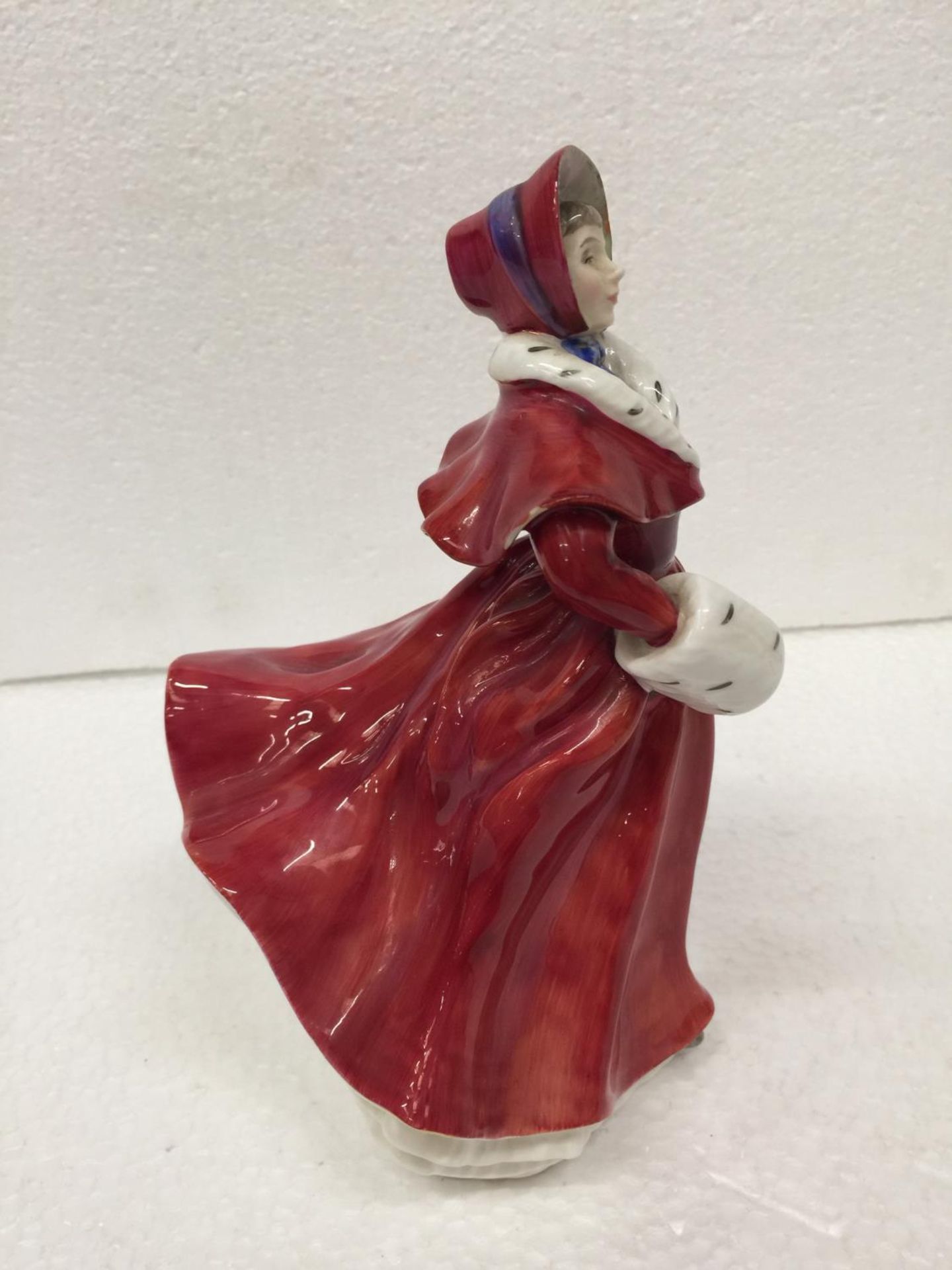 A ROYAL DOULTON FIGURE 'THE SKATER' HN 3439 - Image 2 of 5