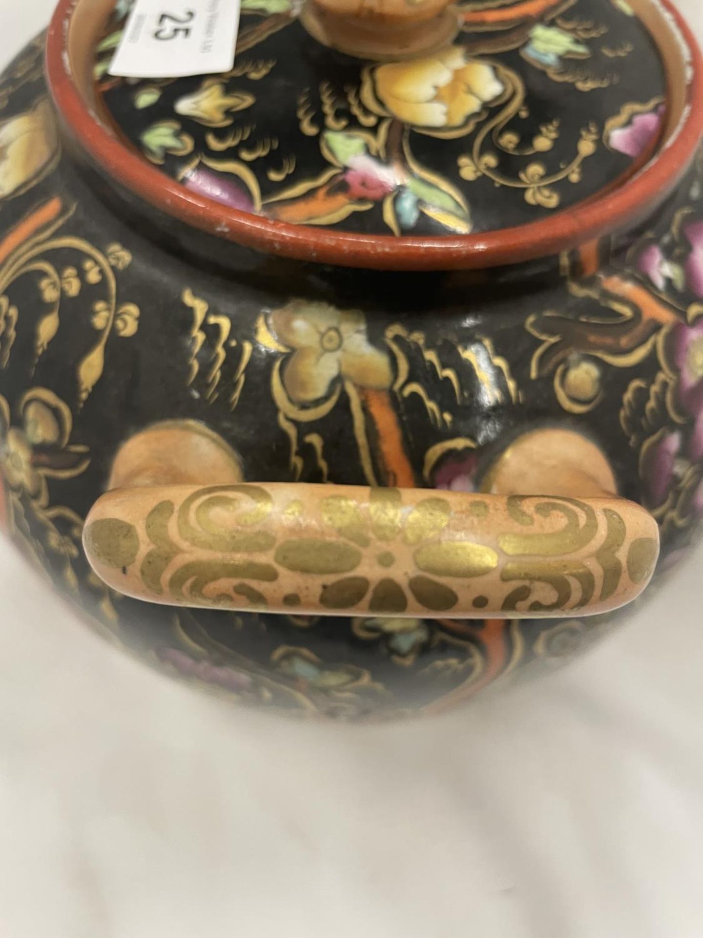 A VINTAGE LARGE TWIN HANDLED LIDDED POT WITH FLORAL DESIGN HEIGHT 22CM - Image 6 of 6