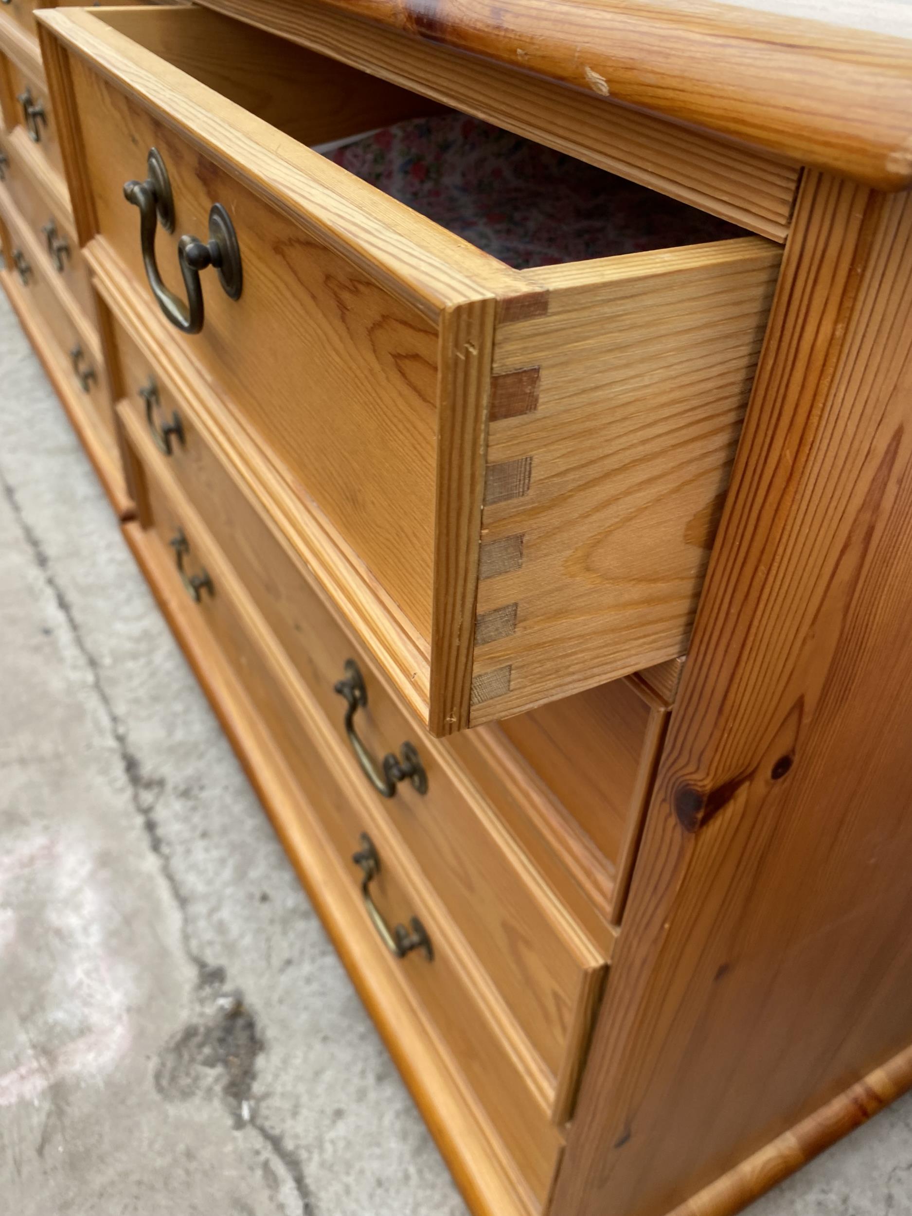 A MODERN PINE CHEST OF FOUR SHORT AND TWO LONG DRAWERS 36" WIDE - Image 3 of 3