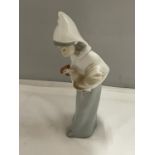 A LLADRO FIGURE