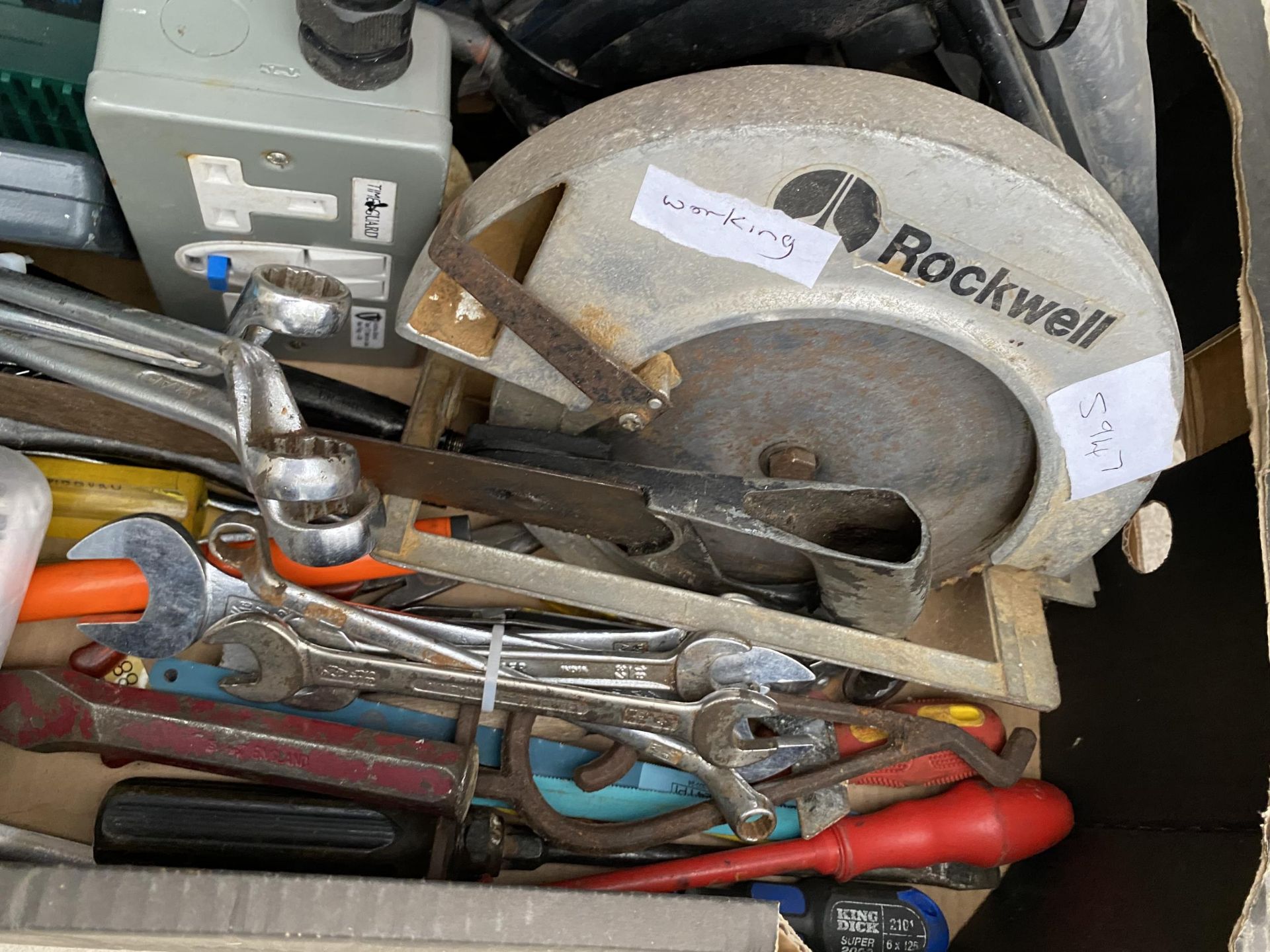 AN ASSORTMENT OF TOOLS TO INCLUDE A ROCKWELL CIRCULAR SAW, SPANNERS AND SAWS ETC - Image 3 of 7