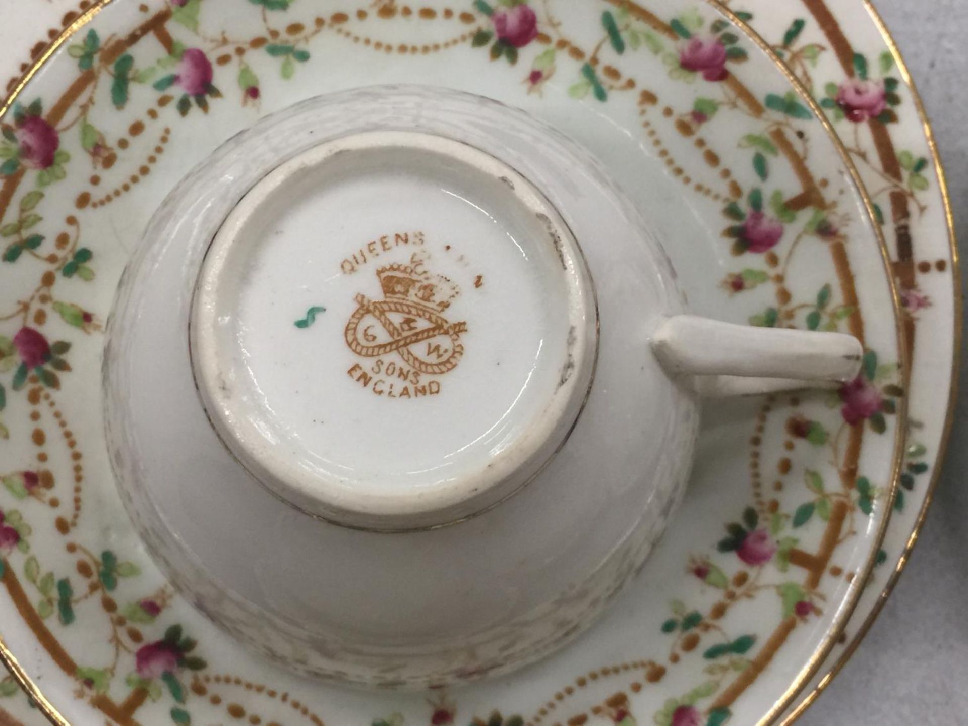 A QUANTITY OF QUEEN'S CHINA CUPS, SAUCERS AND SIDE PLATES - Image 6 of 6