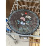 A VINTAGE CLOISONNE PLATE WITH ORIENTAL STYLE FLORAL DESIGN
