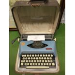 A VINTAGE ROYAL CHALLENGE TYPEWRITER IN A CASE