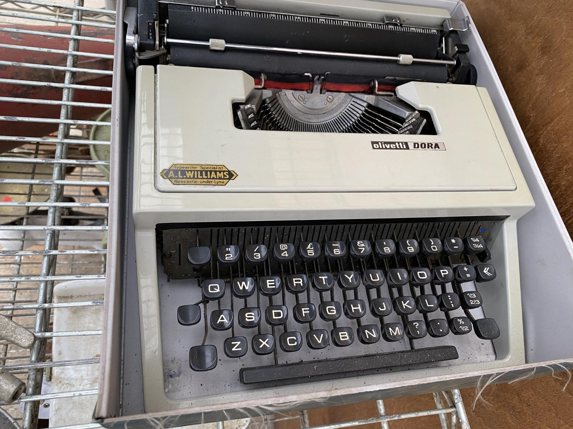 A RETRO OLIVETTI DORA TYPEWRITER - Image 2 of 2