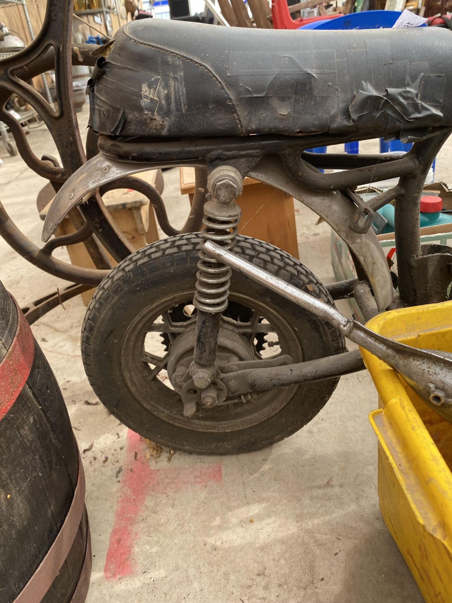 A SMALL MOTORBIKE AND SPARE PARTS FOR RESTORATION - Image 4 of 6