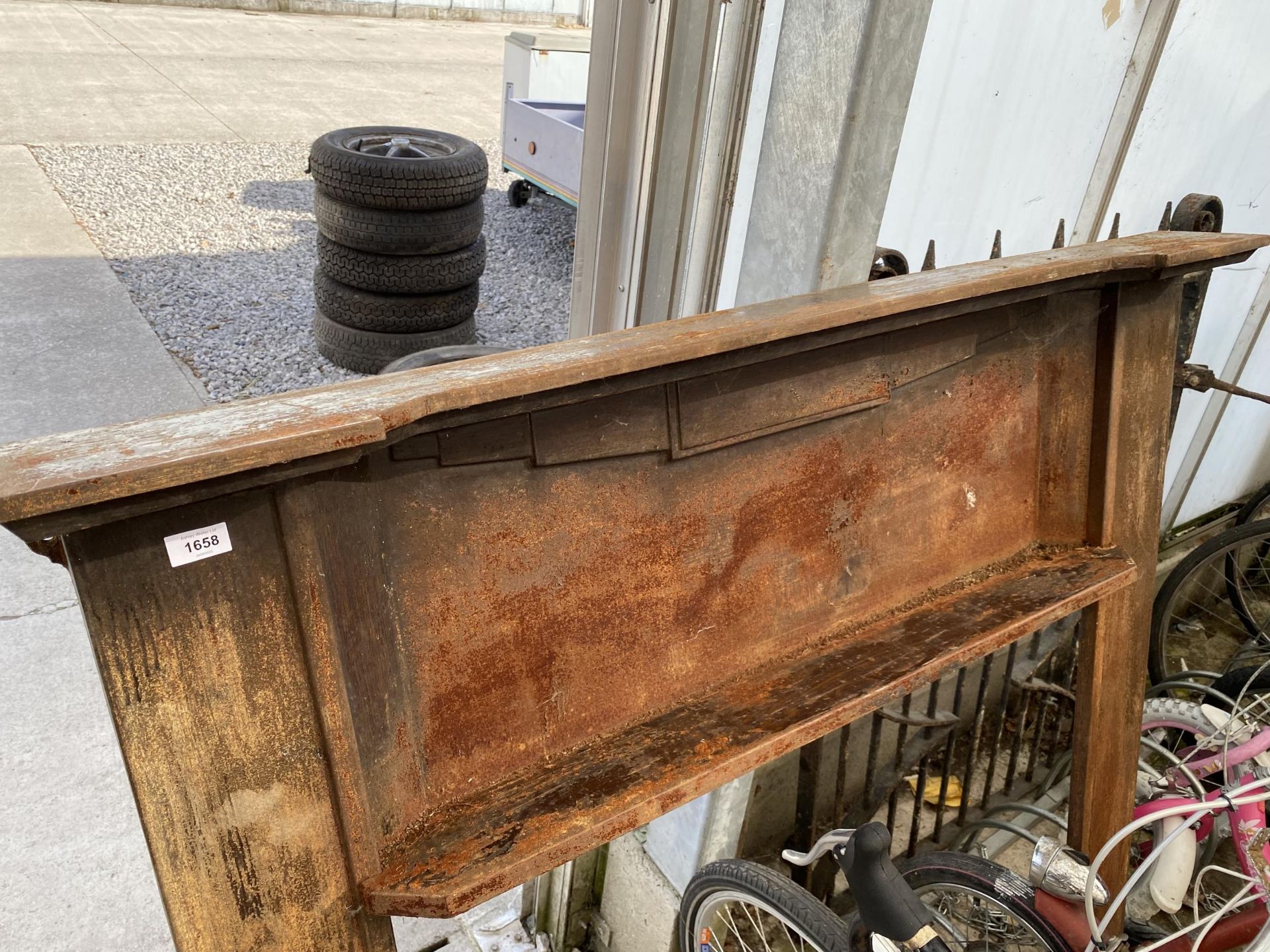 A LARGE DECORATIVE CAST IRON FIRE PLACE WITH MANTLE SHELF (SLIGHT FAULT TO BASE) - Image 2 of 2