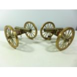 A PAIR OF 20TH CENTURY NAPOLEONIC WAR MODEL CANNONS ON WOOD CARRIAGES, 11CM BARRELS