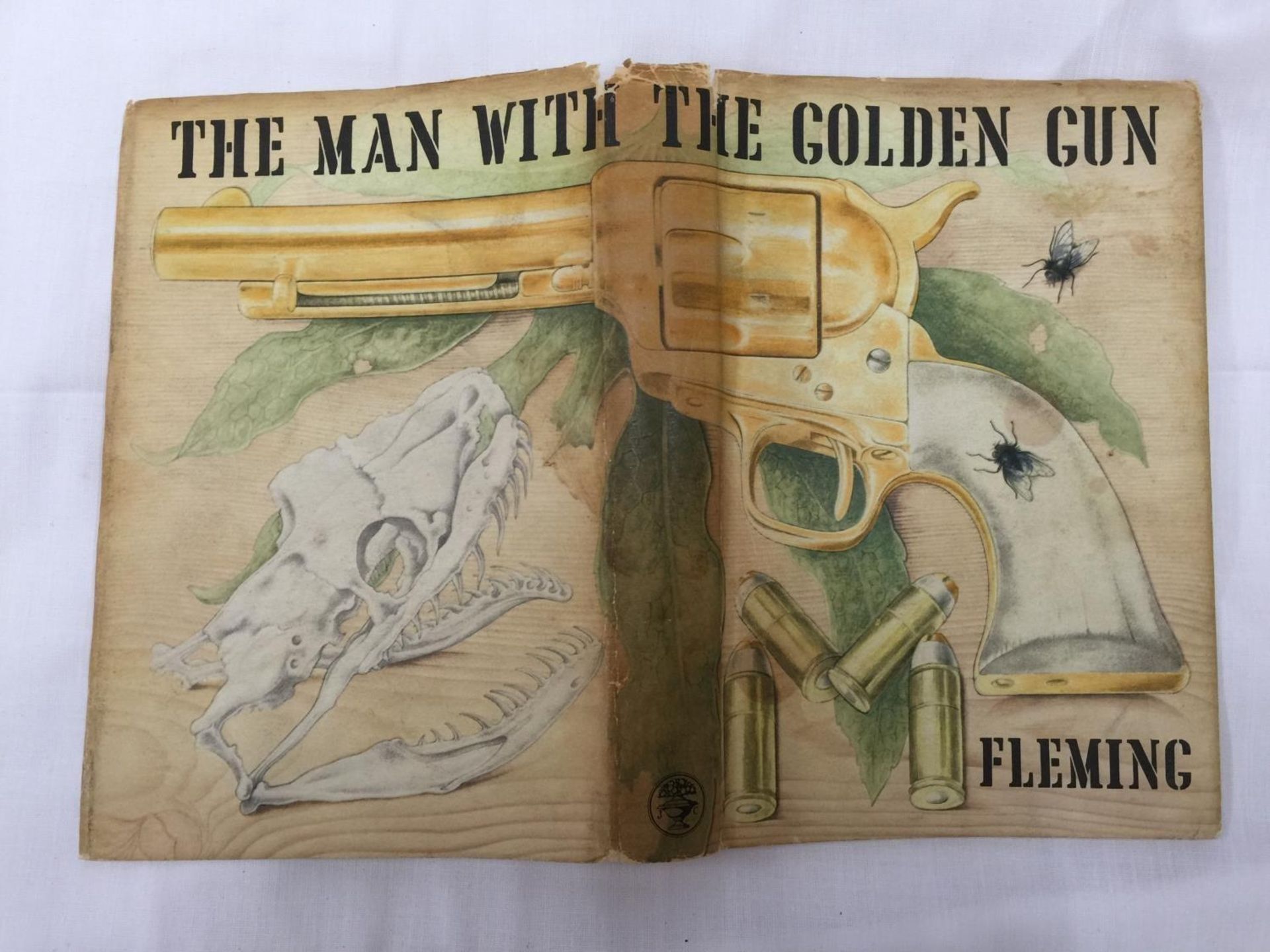 A FIRST EDITION JAMES BOND NOVEL - THE MAN WITH THE GOLDEN GUN BY IAN FLEMING, HARDBACK WITH DUST - Image 3 of 11