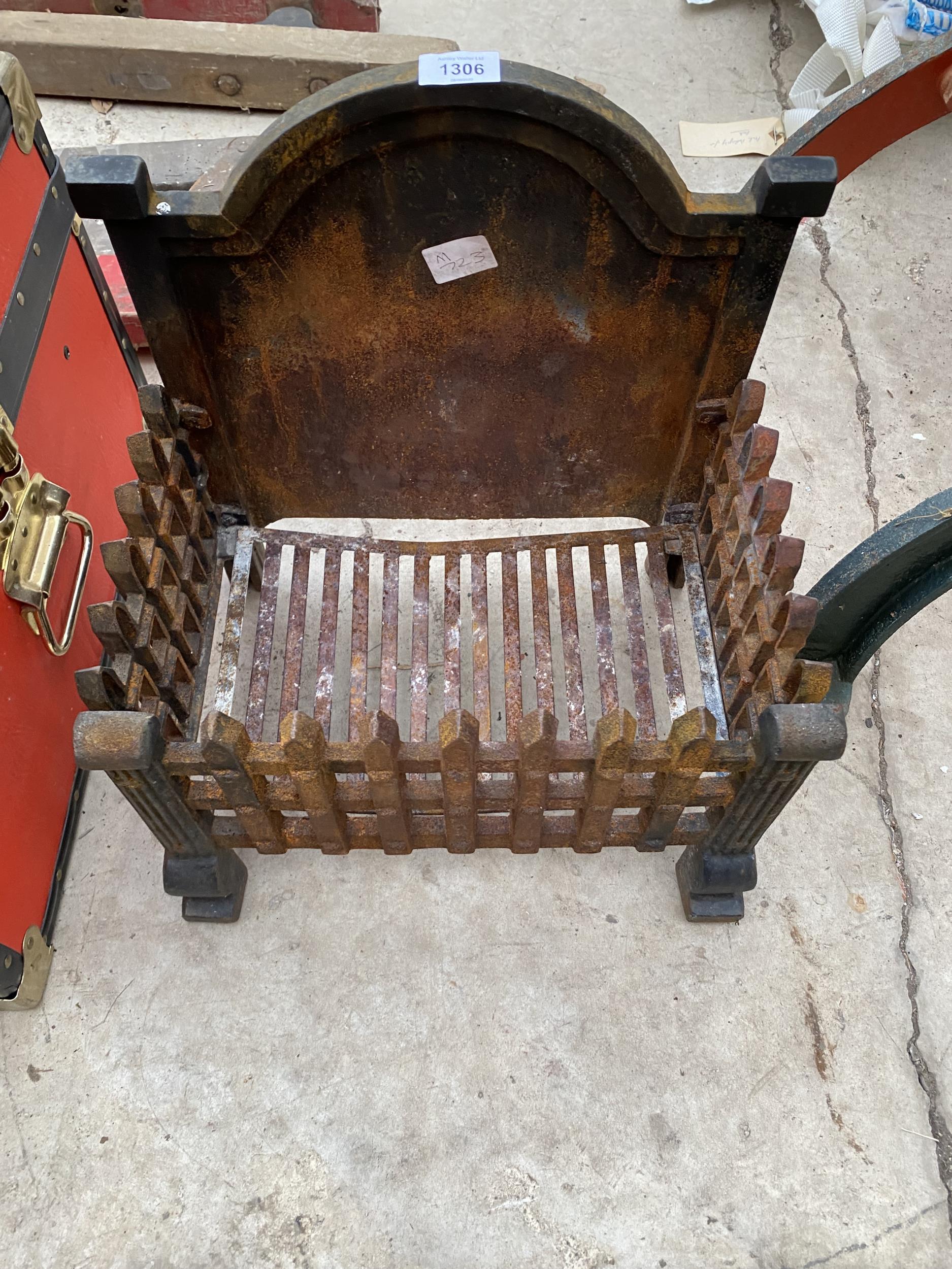 A VINTAGE CAST IRON FIRE GRATE