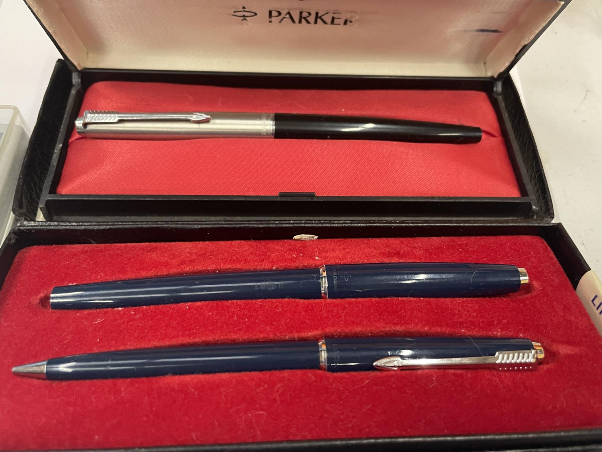 FIVE BOXED PARKER PENS TO INCLUDE FOUNTAIN, BALLPOINT, ROLLER BALL ETC - Image 2 of 5