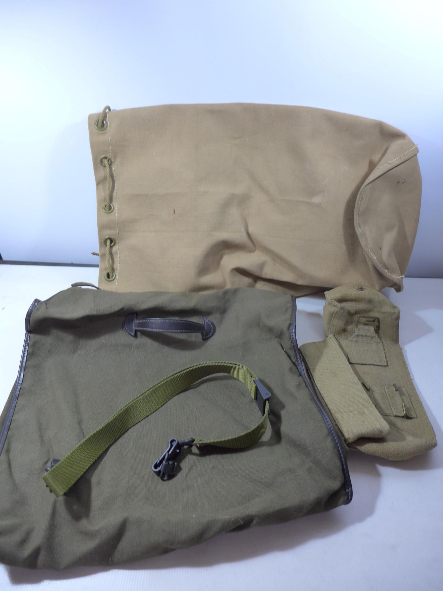 A 1940 DATED CANVAS AMMUNITION POUCH, CANVAS BAG AND A CANVAS SATCHEL (3) - Image 3 of 5